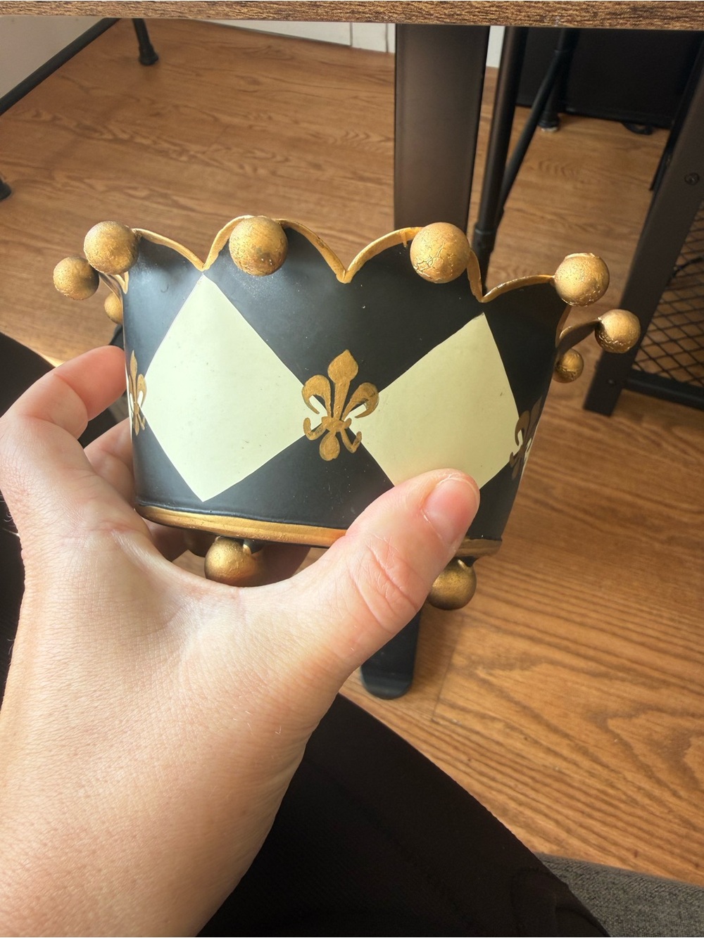 Decorative Fleur-de-Lis Harlequin metal pot / planter / trinket dish